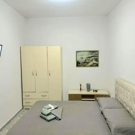 Tirona Old Street Apartment *