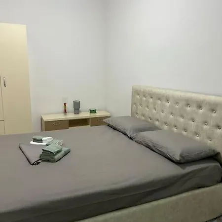 Apartment Tirona Old Street *