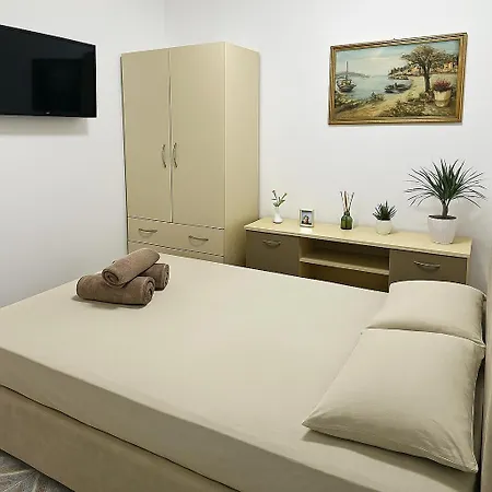 Tirona Old Street Apartment *